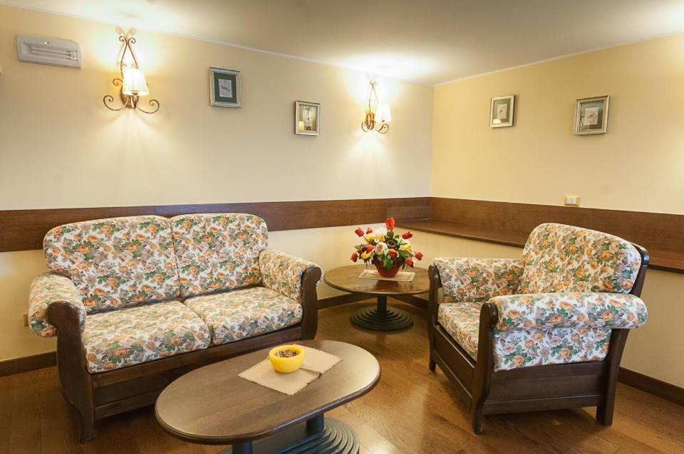 Hotel Garni Posta Pescasseroli Exteriör bild